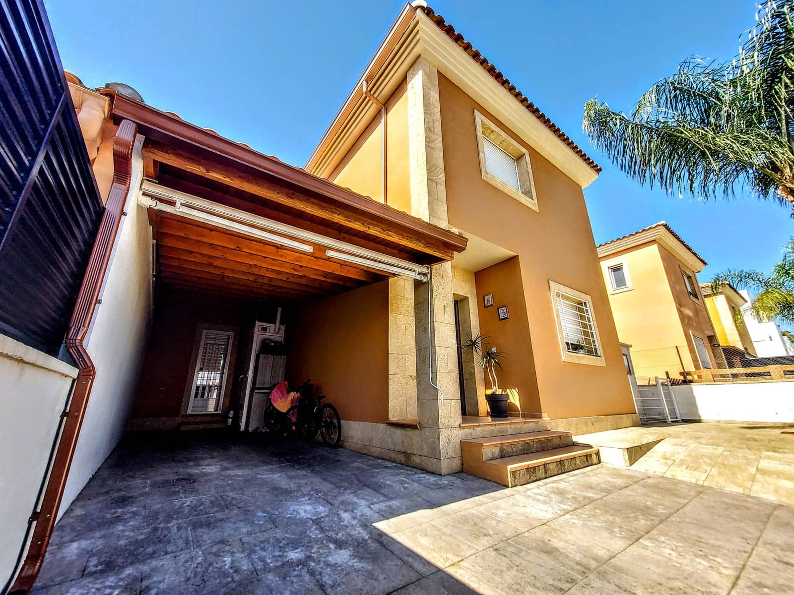 4 slaapkamer Villa te koop in La Pobla de Vallbona met zwembad - € 510.000 (Ref: 9880657)
