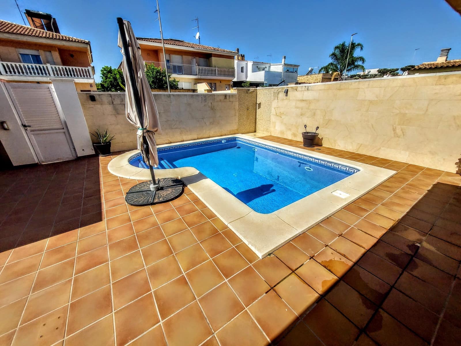 4 slaapkamer Villa te koop in La Pobla de Vallbona met zwembad - € 510.000 (Ref: 9880657)