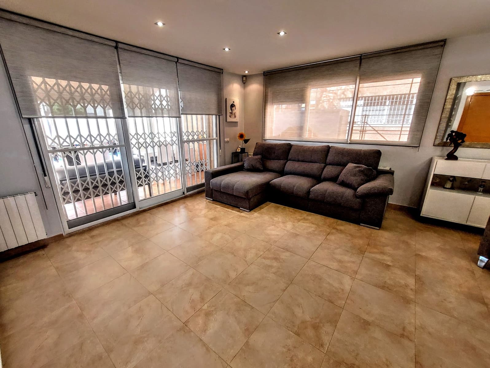 4 slaapkamer Villa te koop in La Pobla de Vallbona met zwembad - € 510.000 (Ref: 9880657)
