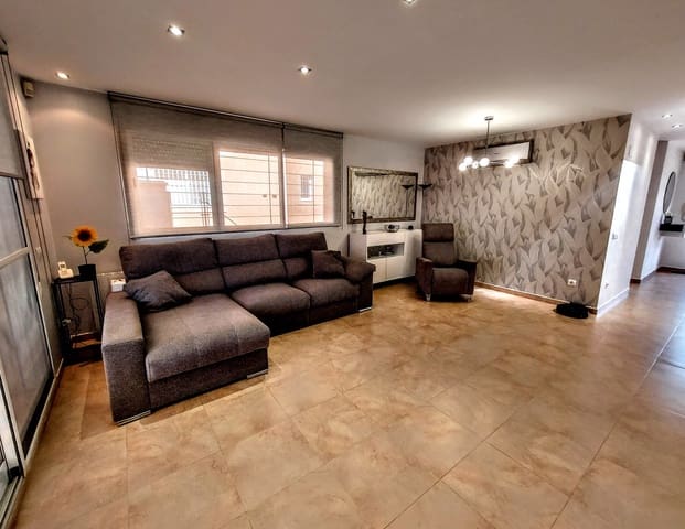 4 slaapkamer Villa te koop in La Pobla de Vallbona met zwembad - € 510.000 (Ref: 9880657)