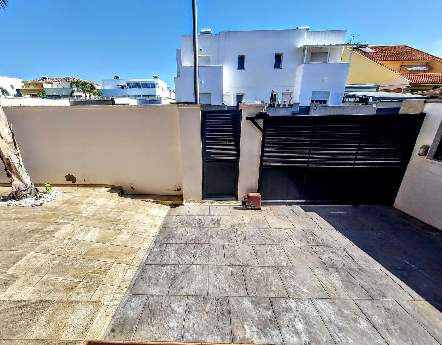 4 slaapkamer Villa te koop in La Pobla de Vallbona met zwembad - € 510.000 (Ref: 9880657)