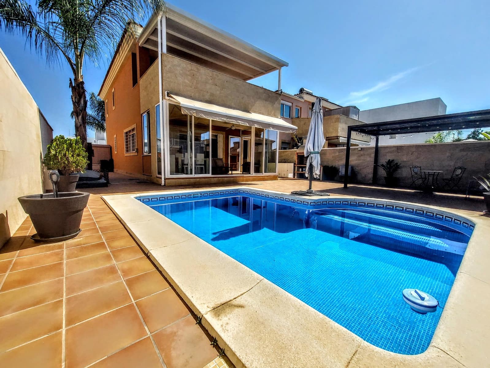 4 slaapkamer Villa te koop in La Pobla de Vallbona met zwembad - € 510.000 (Ref: 9880657)