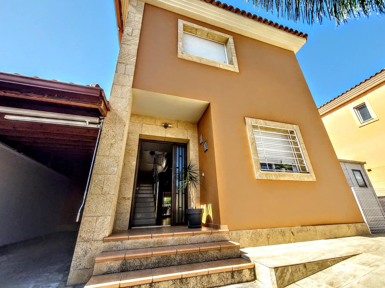 4 slaapkamer Villa te koop in La Pobla de Vallbona met zwembad - € 510.000 (Ref: 9880657)