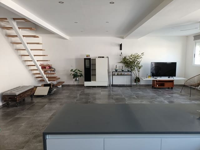 7 bedroom Villa for sale in Montserrat - € 357,000 (Ref: 9884198)