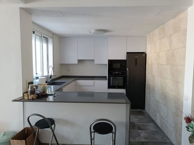 7 bedroom Villa for sale in Montserrat - € 357,000 (Ref: 9884198)