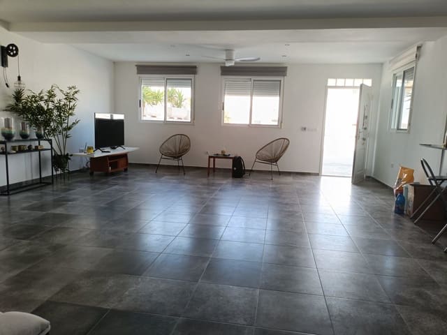7 bedroom Villa for sale in Montserrat - € 357,000 (Ref: 9884198)