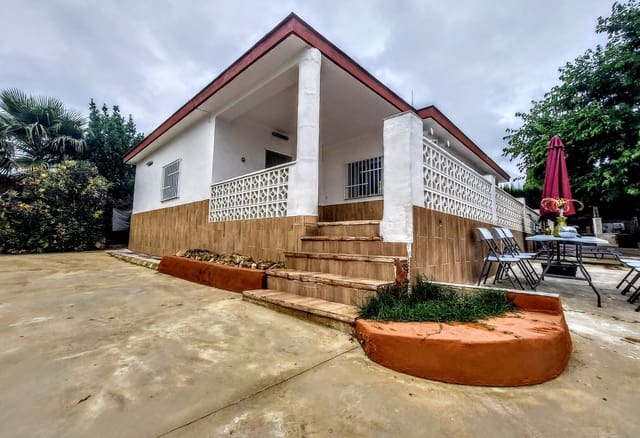 4 bedroom Villa for sale in Montserrat with pool - € 200,000 (Ref: 9889917)