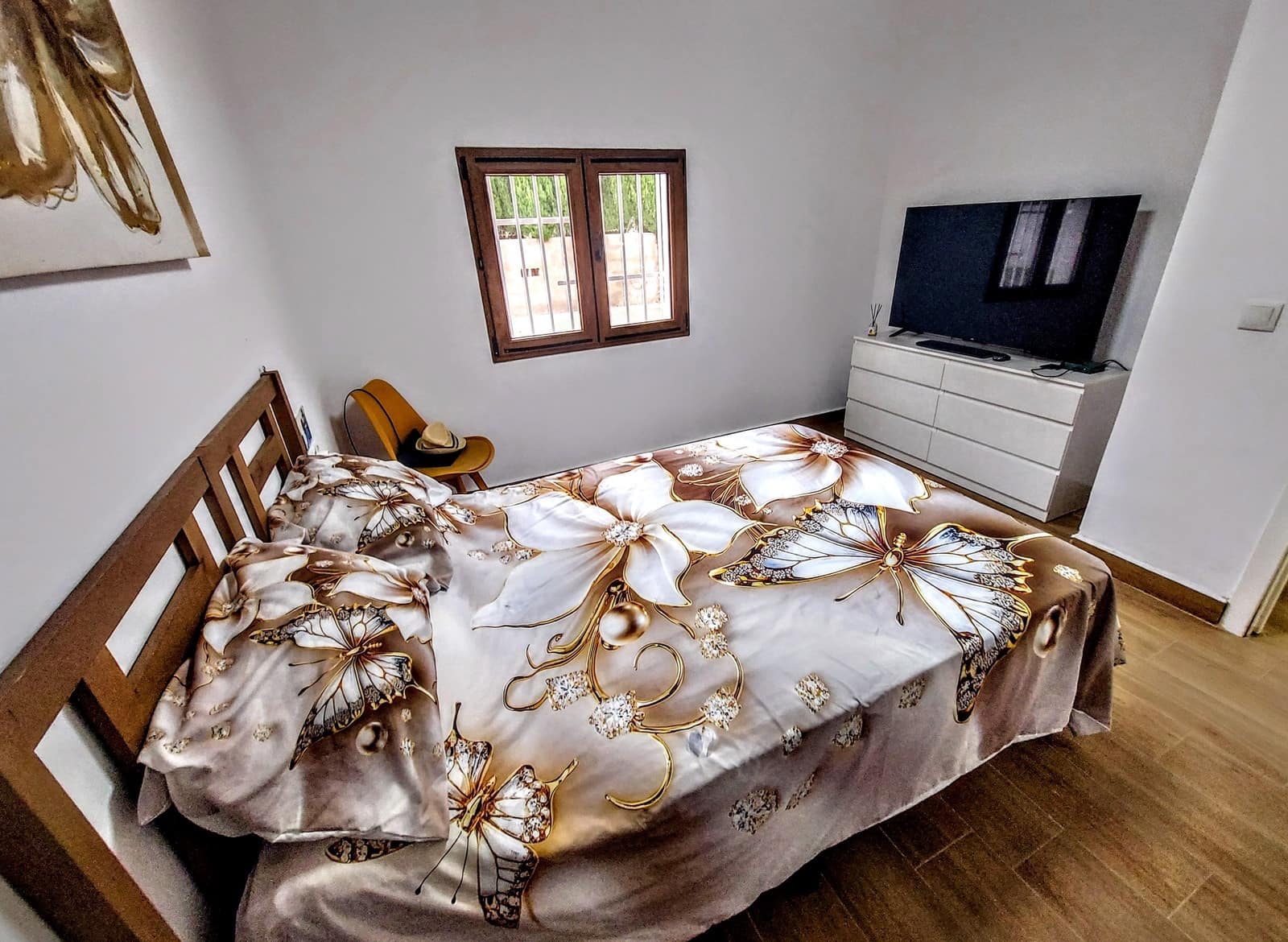 4 bedroom Villa for sale in Montserrat with pool - € 200,000 (Ref: 9889917)
