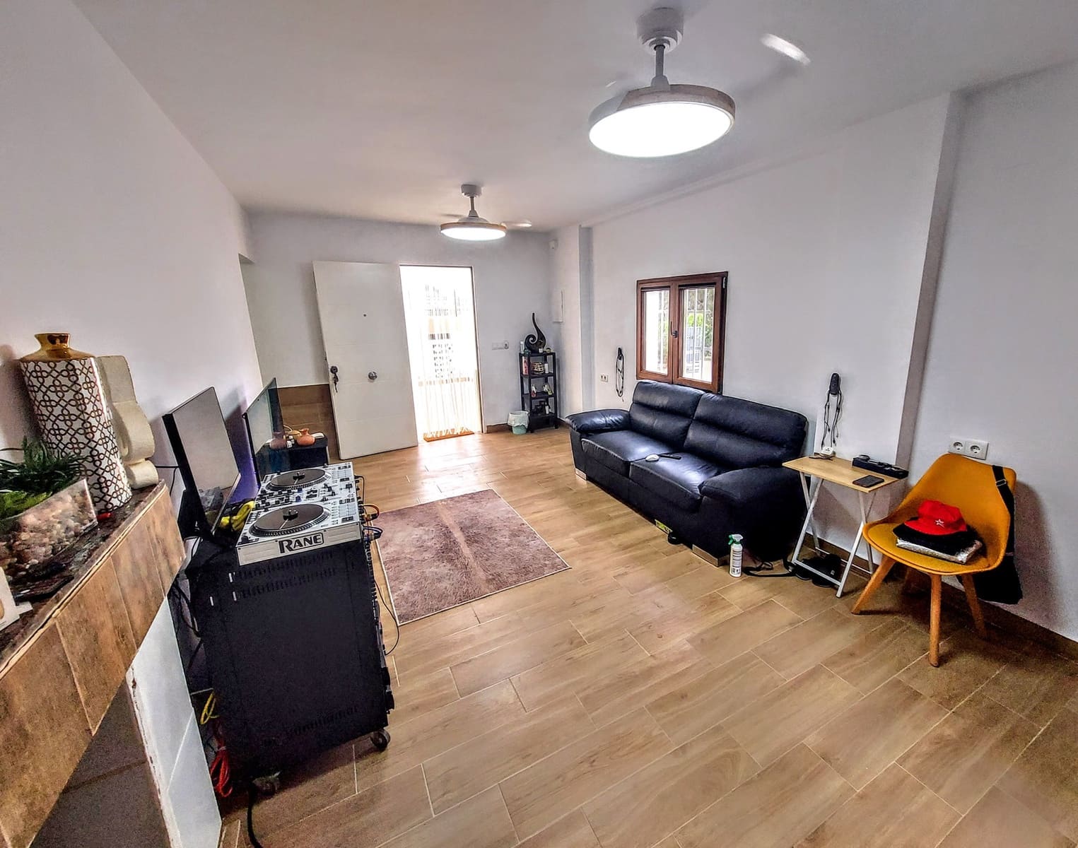 4 bedroom Villa for sale in Montserrat with pool - € 200,000 (Ref: 9889917)
