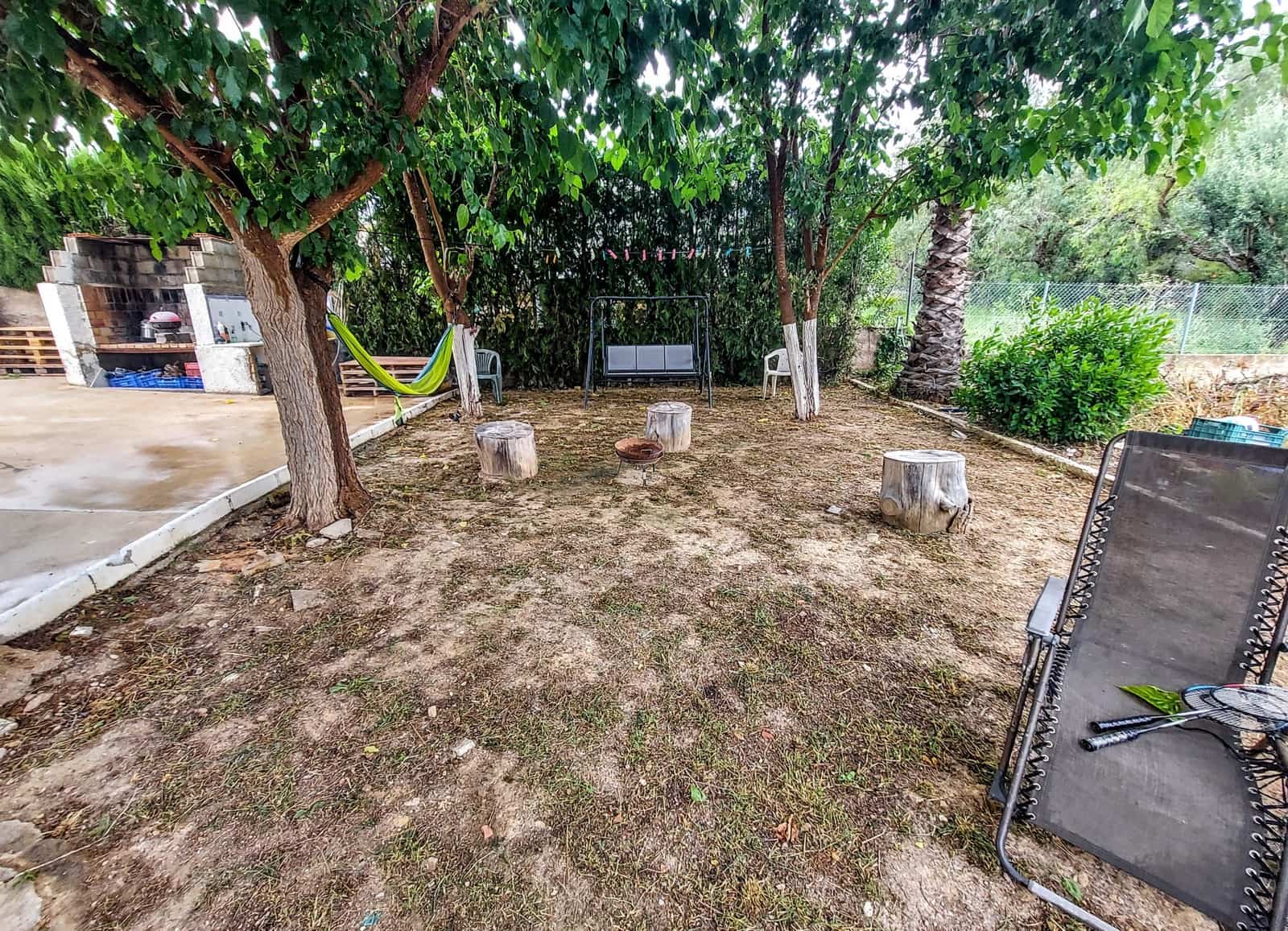 4 bedroom Villa for sale in Montserrat with pool - € 200,000 (Ref: 9889917)