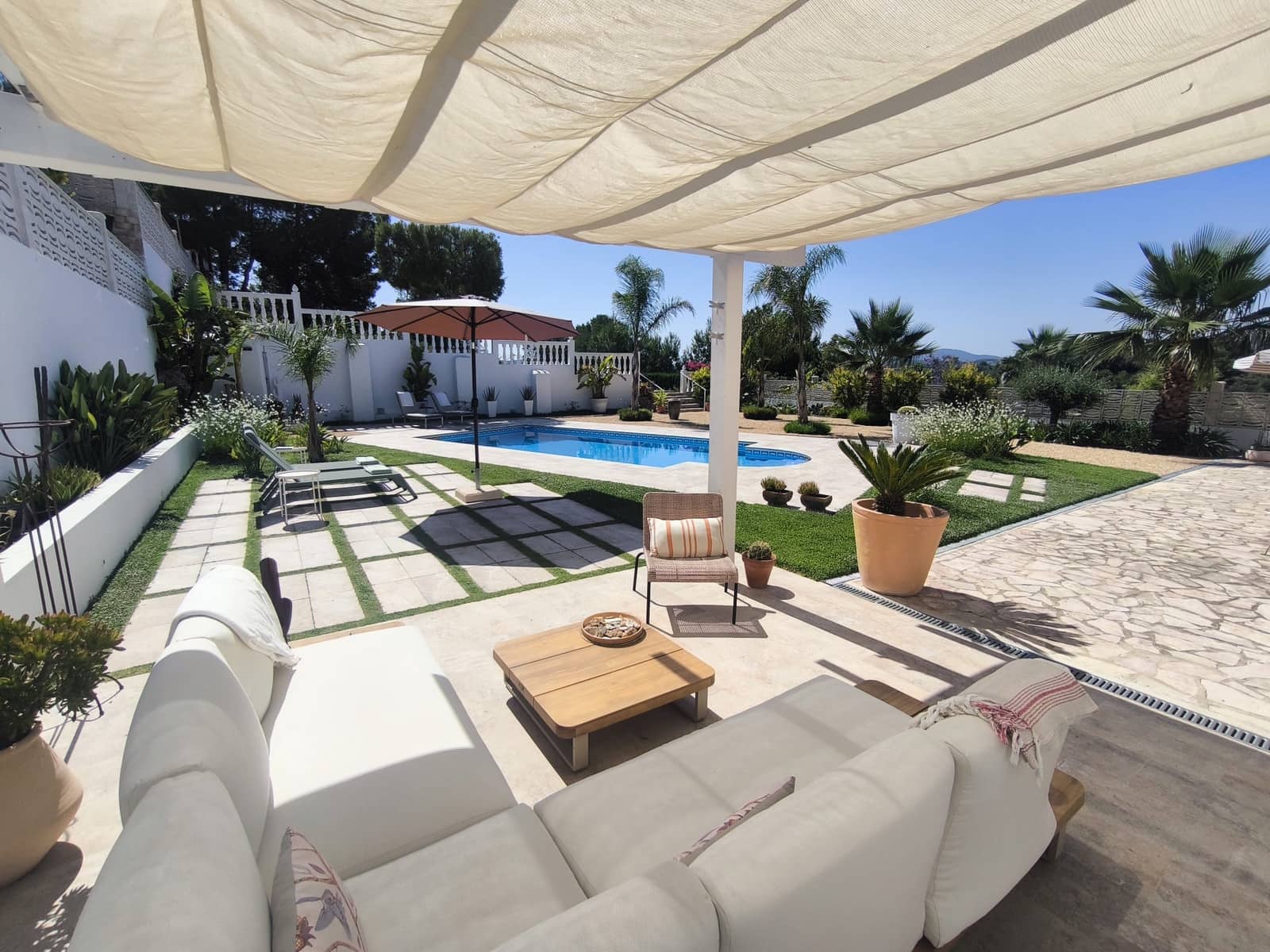 3 bedroom Villa for sale in Montroy with pool - € 289,000 (Ref: 9893808)