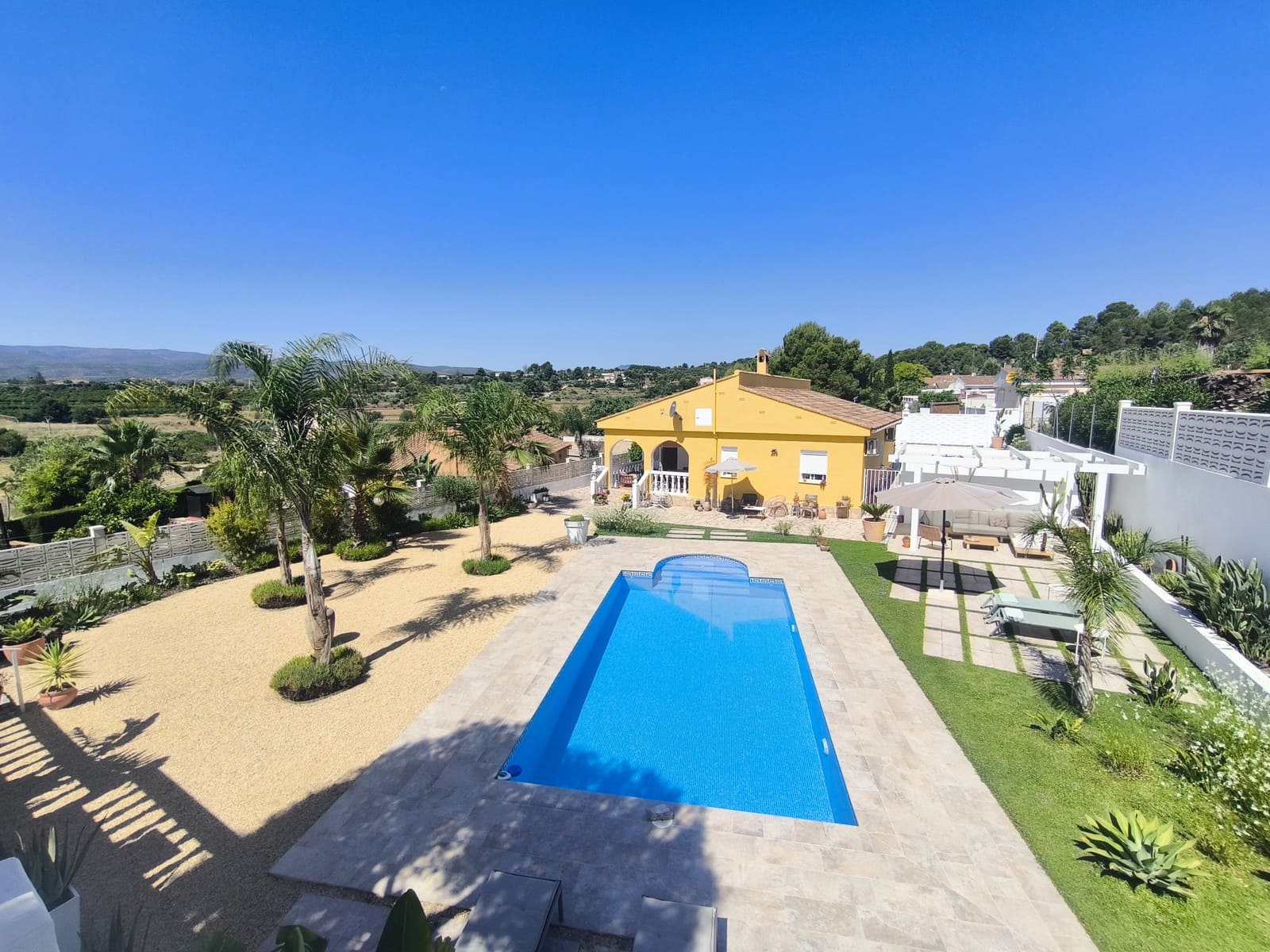 3 bedroom Villa for sale in Montroy with pool - € 289,000 (Ref: 9893808)
