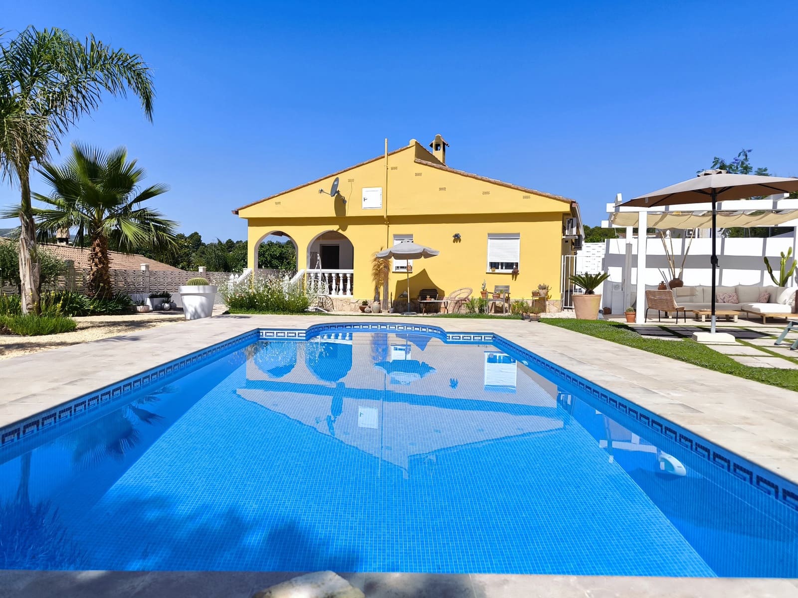 3 bedroom Villa for sale in Montroy with pool - € 289,000 (Ref: 9893808)