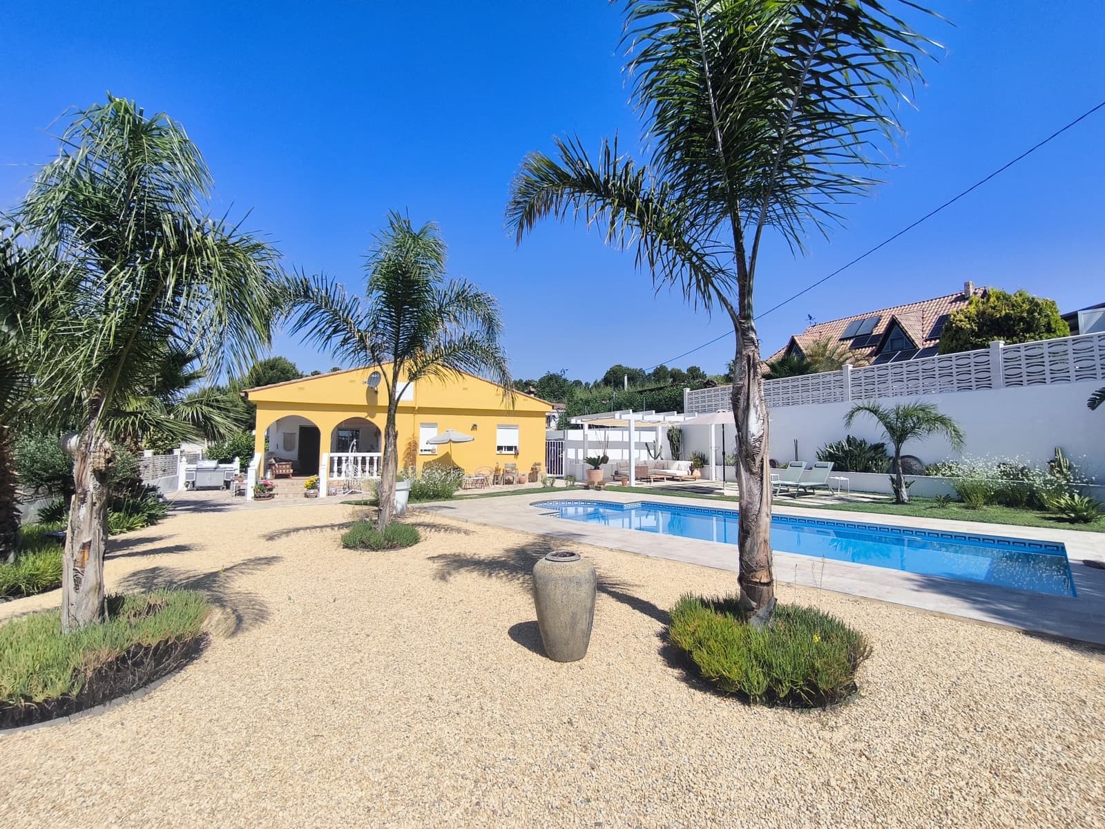 3 bedroom Villa for sale in Montroy with pool - € 289,000 (Ref: 9893808)