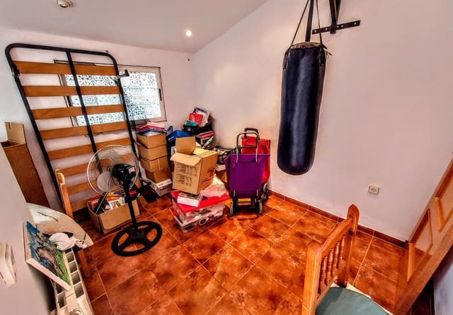 5 bedroom Townhouse for sale in Albalat dels Tarongers - € 249,000 (Ref: 9893809)