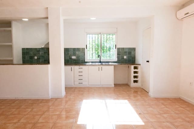 3 slaapkamer Villa te koop in Alzira met zwembad - € 285.000 (Ref: 9903868)