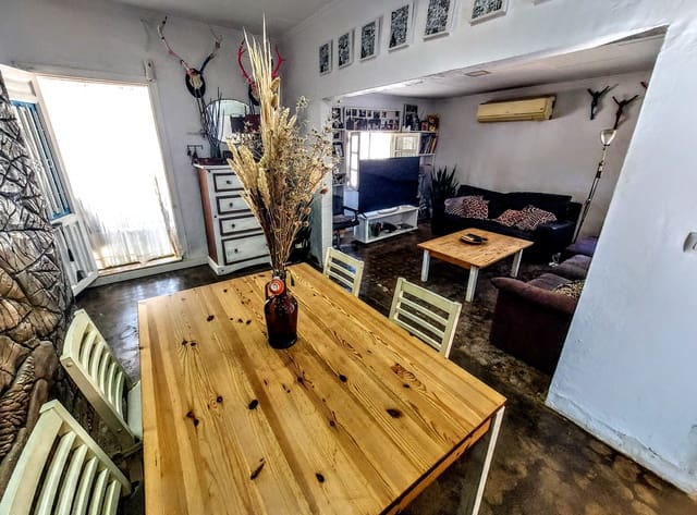3 soveværelse Villa til salg i Montserrat med swimmingpool garage - € 189.000 (Ref: 9945307)