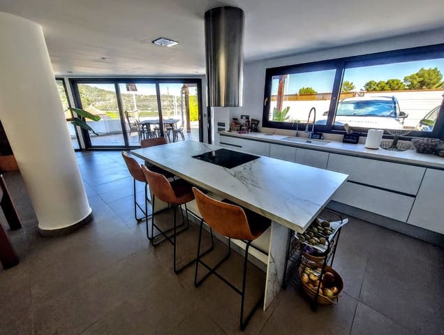 3 soverom Villa til salgs i Marchuquera, Gandia med svømmebasseng garasje - € 649 000 (Ref: 9947353)