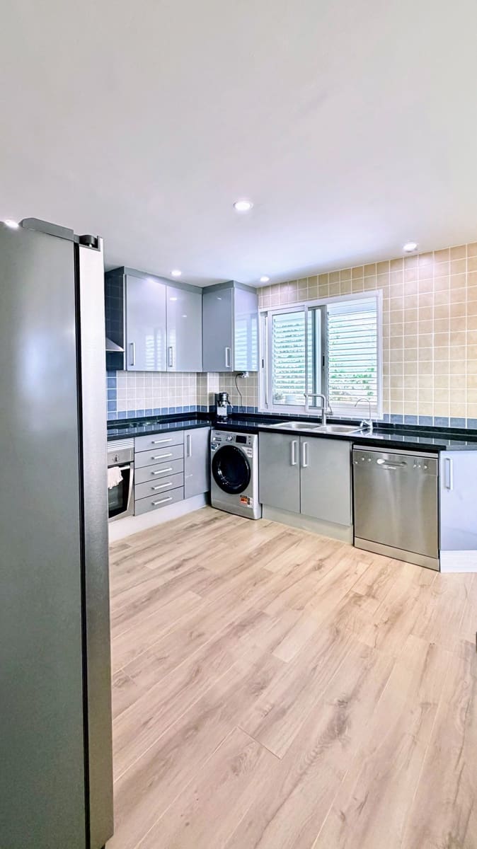 3 soverom Villa til salgs i Torrent med svømmebasseng garasje - € 579 000 (Ref: 9964790)