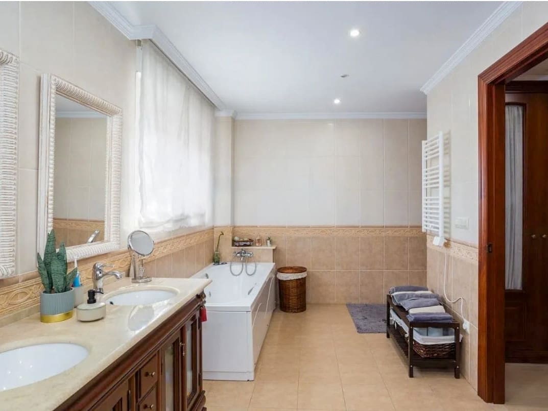 7 soverom Villa til salgs i Almoines med garasje - € 570 000 (Ref: 9974909)