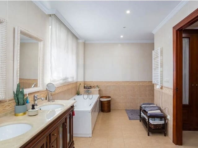 7 soverom Villa til salgs i Almoines med garasje - € 570 000 (Ref: 9974909)