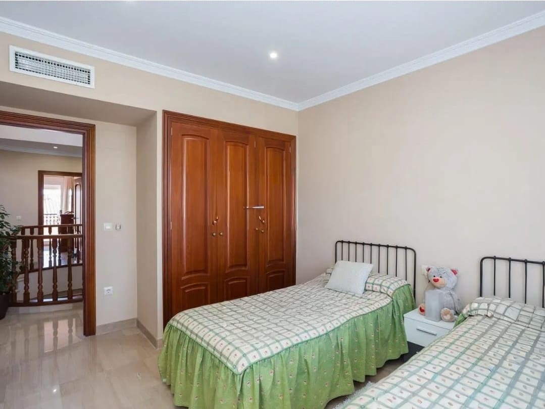 7 soverom Villa til salgs i Almoines med garasje - € 570 000 (Ref: 9974909)
