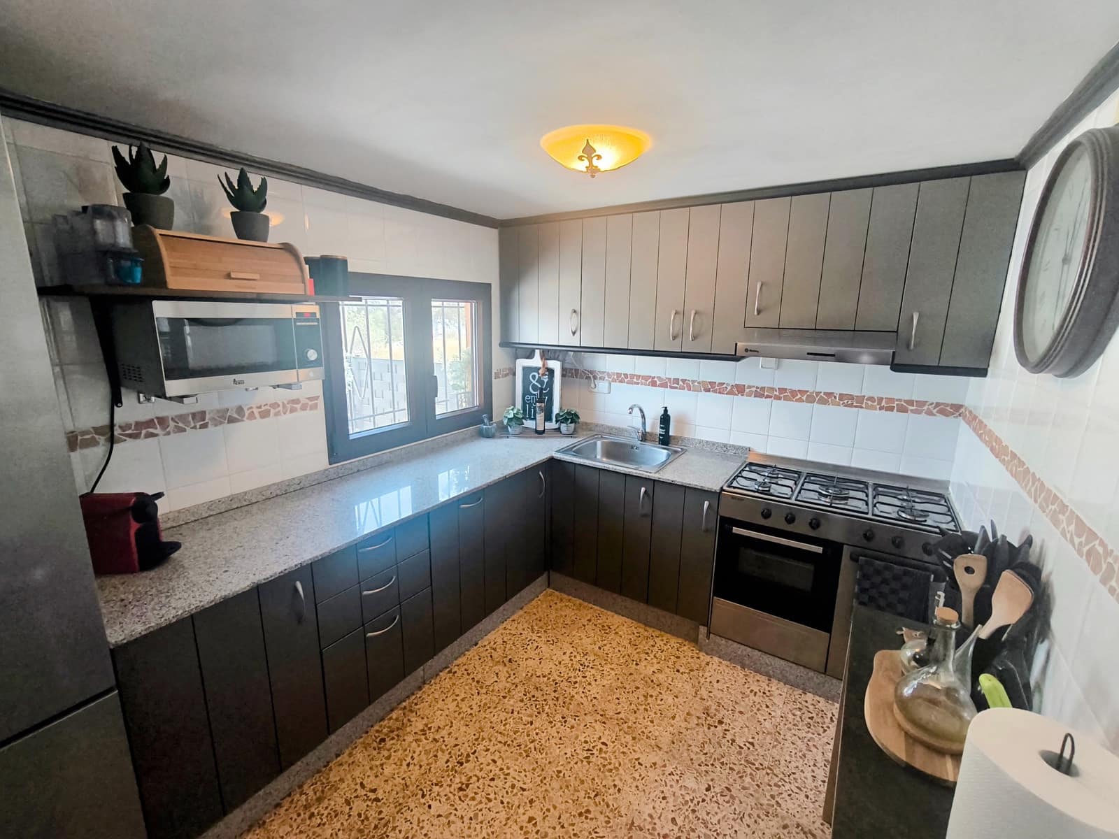 6 soveværelse Villa til salg i Ontinyent med swimmingpool garage - € 349.000 (Ref: 9981847)