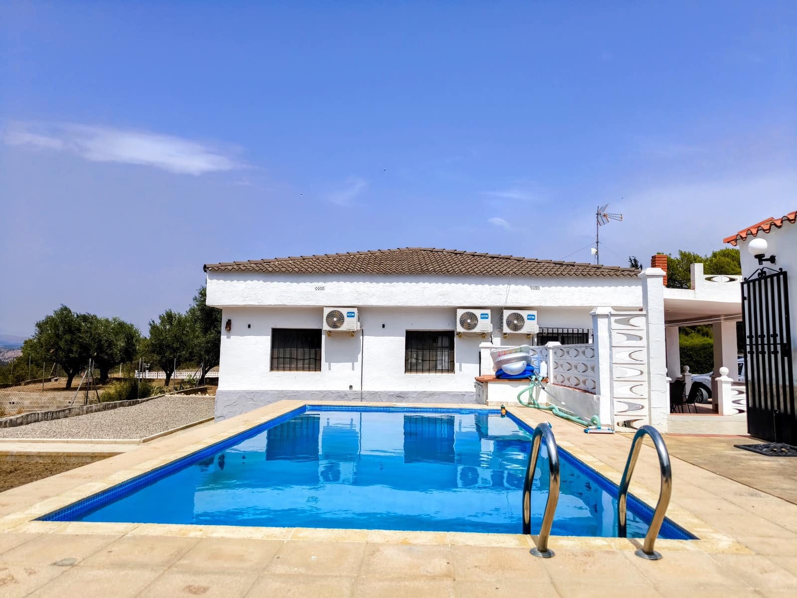 4 chambre Villa/Maison à vendre à Pedralba avec piscine garage - 215 000 € (Ref: 9981848)