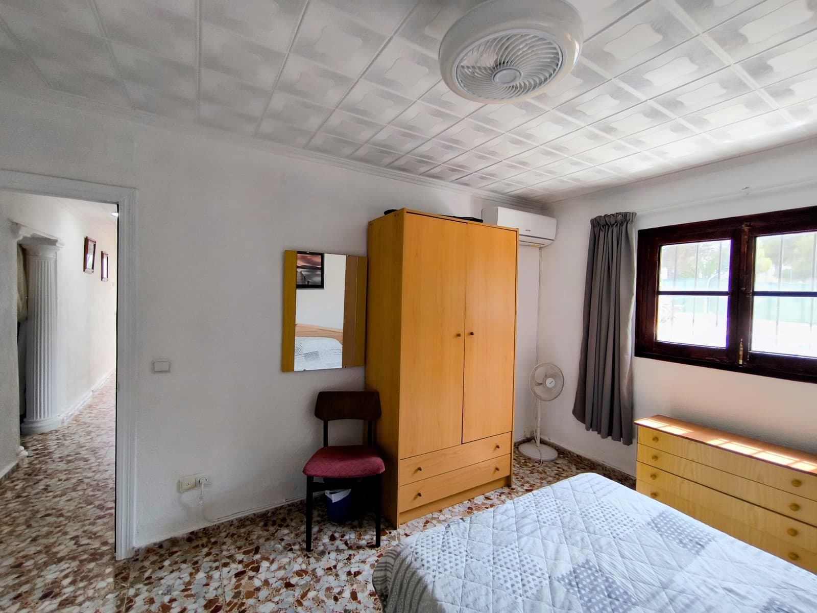 4 chambre Villa/Maison à vendre à Pedralba avec piscine garage - 215 000 € (Ref: 9981848)
