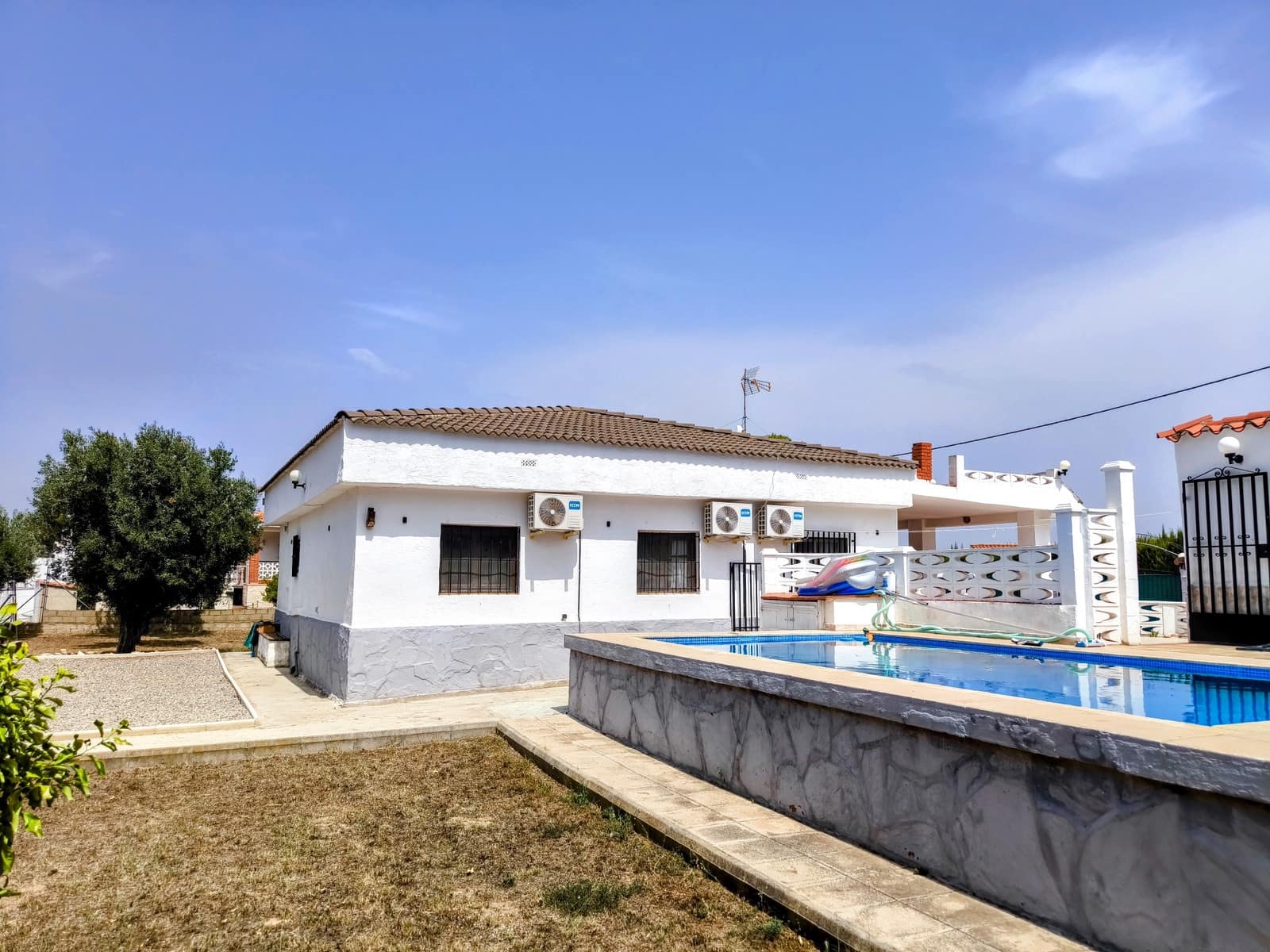 4 chambre Villa/Maison à vendre à Pedralba avec piscine garage - 215 000 € (Ref: 9981848)
