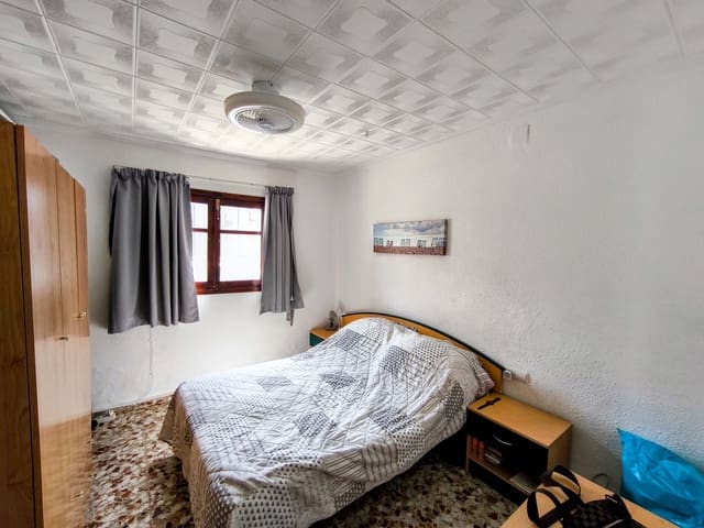 4 quarto Moradia para venda em Pedralba com piscina garagem - 215 000 € (Ref: 9981848)