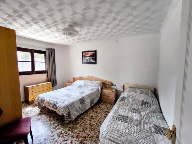 4 quarto Moradia para venda em Pedralba com piscina garagem - 215 000 € (Ref: 9981848)