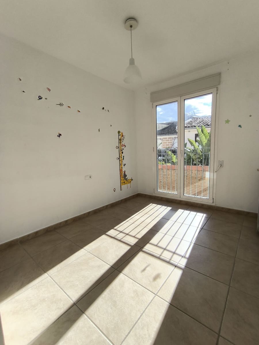 4 soveværelse Byhus til salg i Valencia by med garage - € 655.000 (Ref: 9981849)