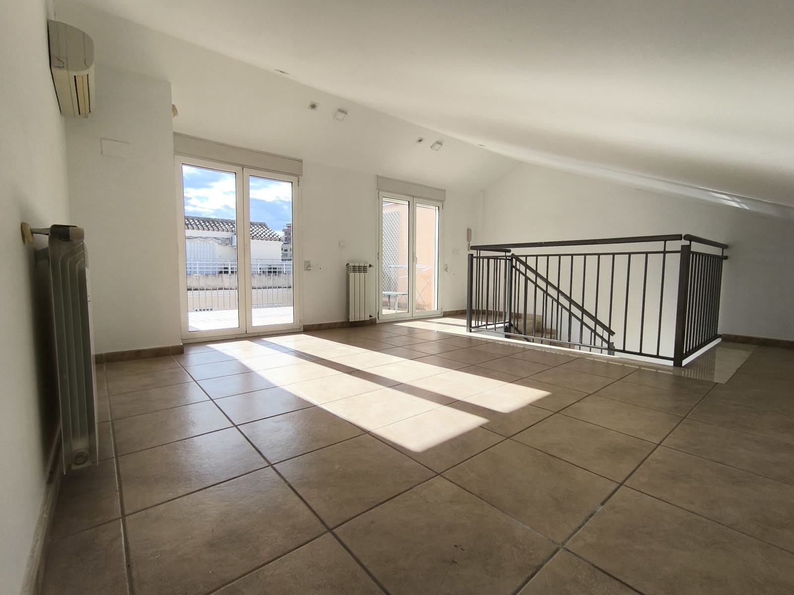 4 soveværelse Byhus til salg i Valencia by med garage - € 655.000 (Ref: 9981849)