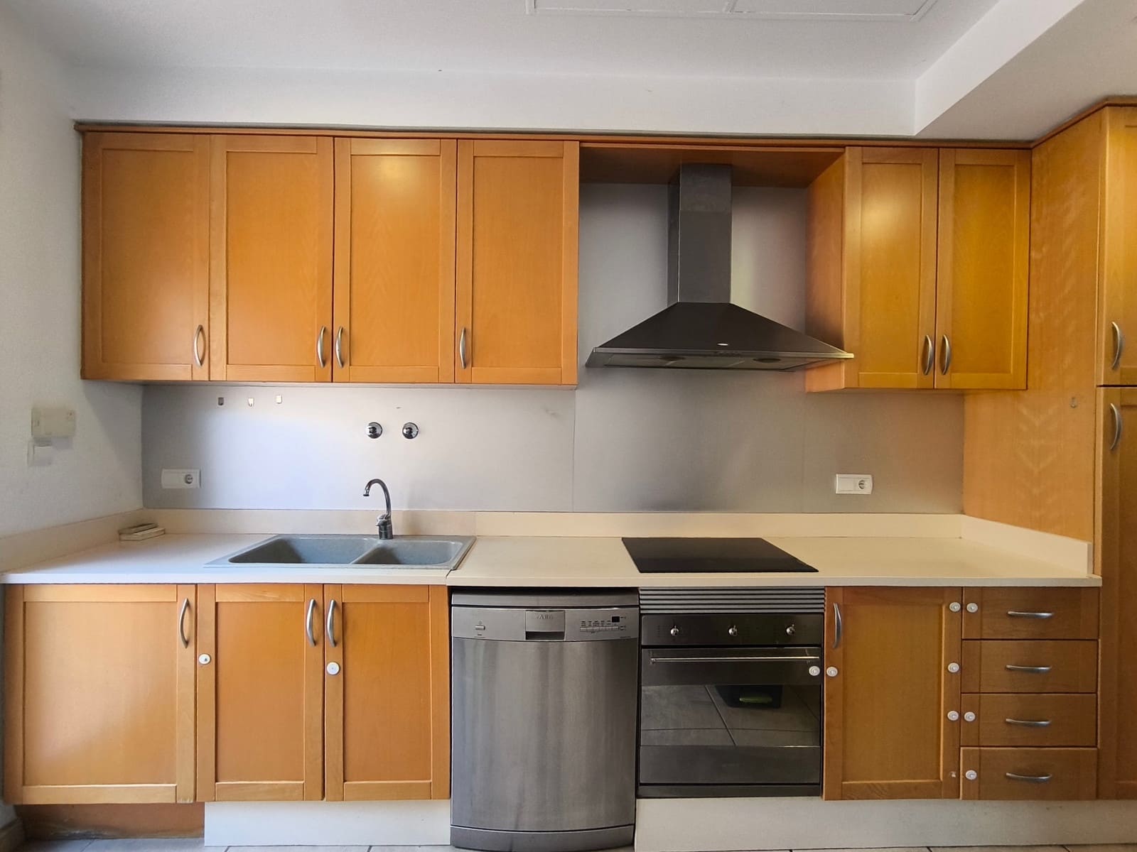 4 soveværelse Byhus til salg i Valencia by med garage - € 655.000 (Ref: 9981849)