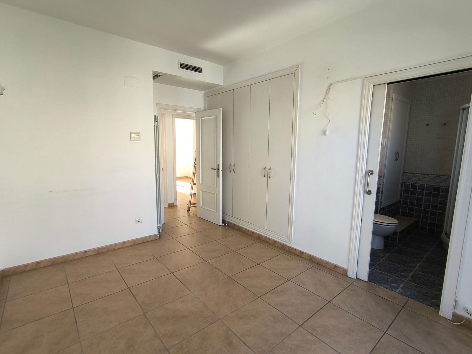 4 soveværelse Byhus til salg i Valencia by med garage - € 655.000 (Ref: 9981849)