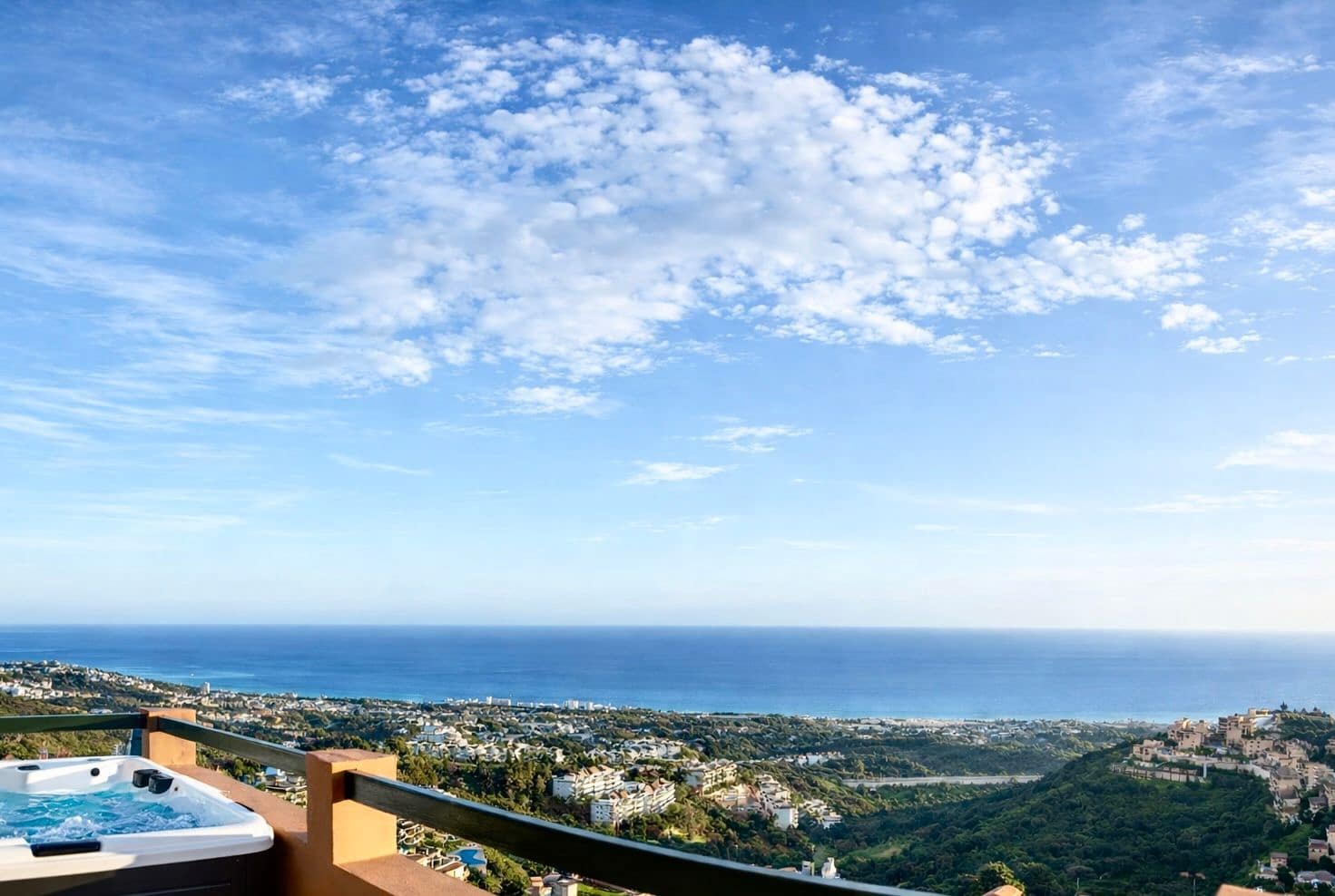 3 soverom Leilighet til salgs i Mijas Costa med svømmebasseng garasje - € 895 000 (Ref: 10000923)