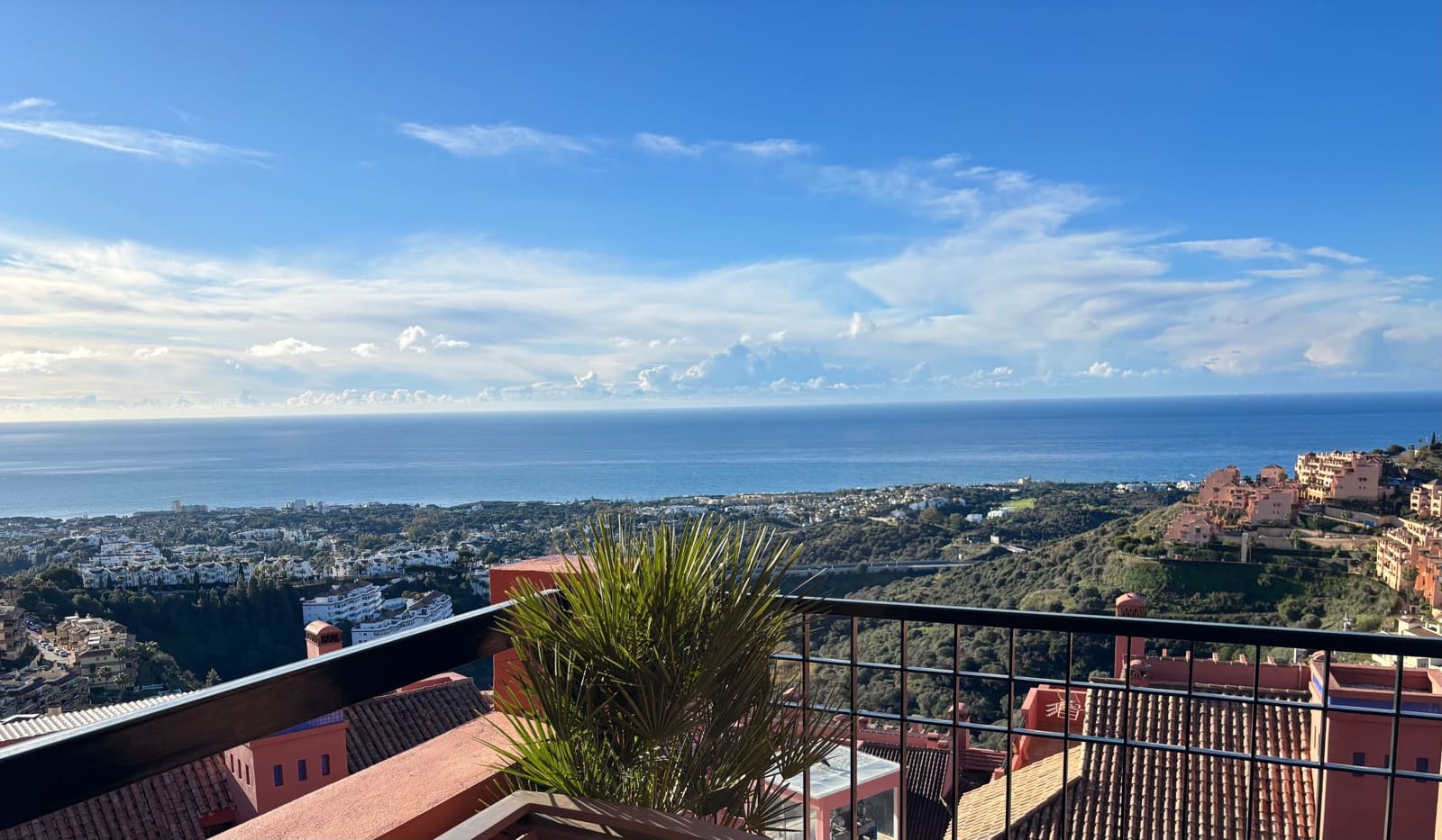 3 soverom Leilighet til salgs i Mijas Costa med svømmebasseng garasje - € 895 000 (Ref: 10000923)