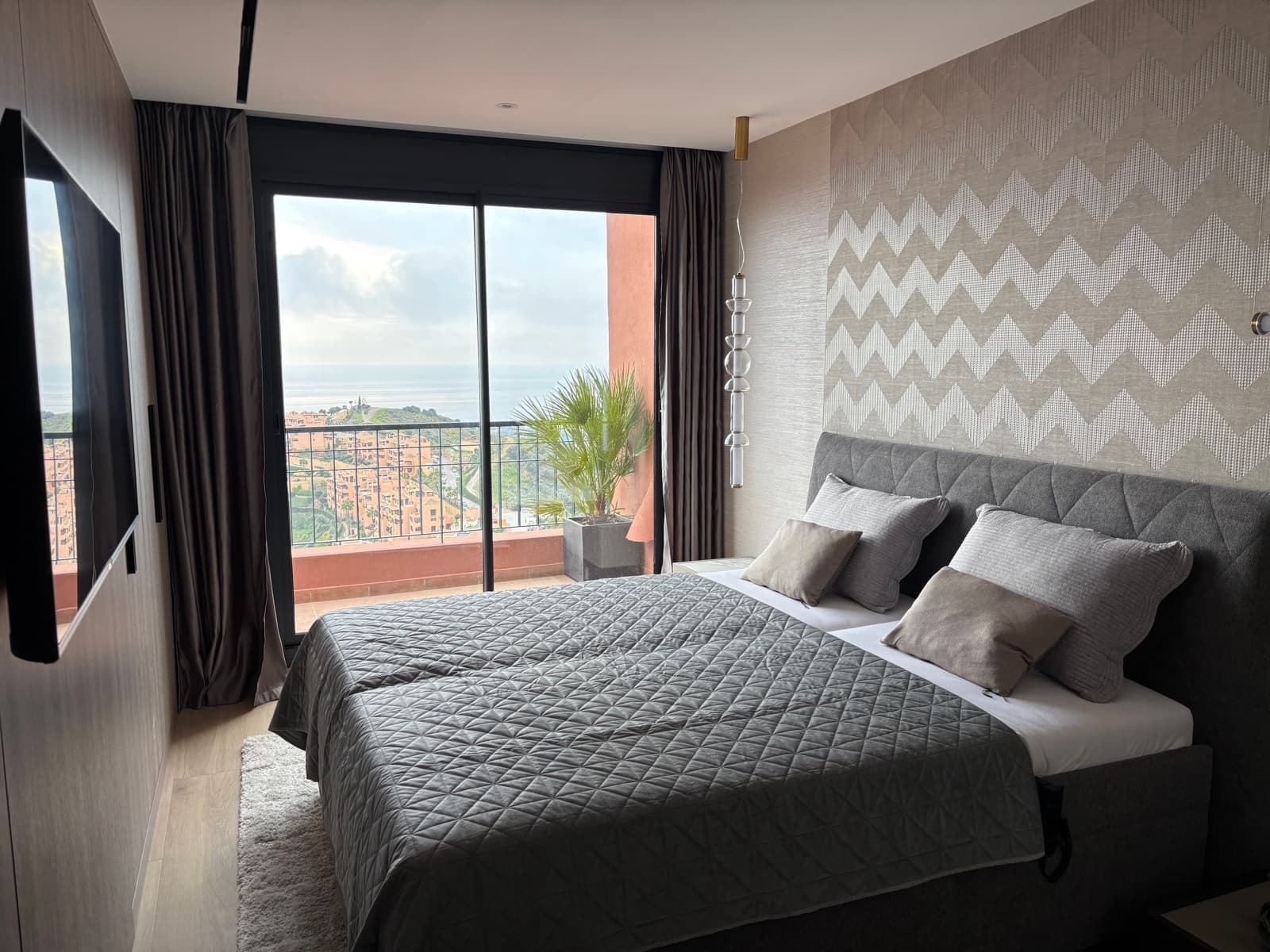 3 soverom Leilighet til salgs i Mijas Costa med svømmebasseng garasje - € 895 000 (Ref: 10000923)