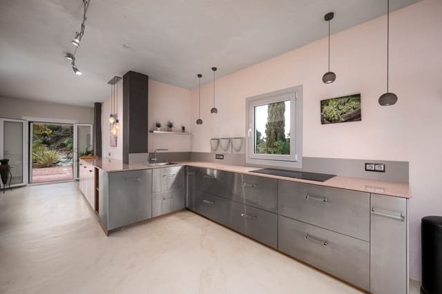 Casa en Frigiliana en venta con piscina - 595.000 € (Ref: 10004494)