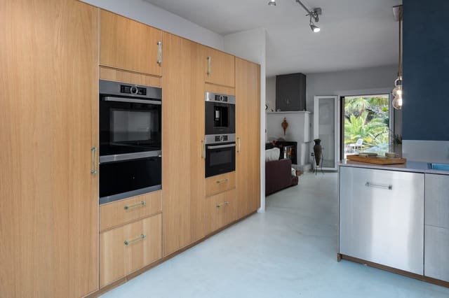 Casa en Frigiliana en venta con piscina - 595.000 € (Ref: 10004494)