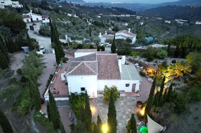 Casa en Frigiliana en venta con piscina - 595.000 € (Ref: 10004494)