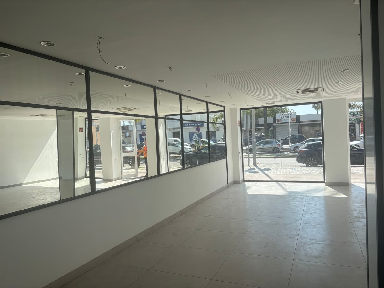 Commercial for sale in Benalmadena - € 630,000 (Ref: 10004639)