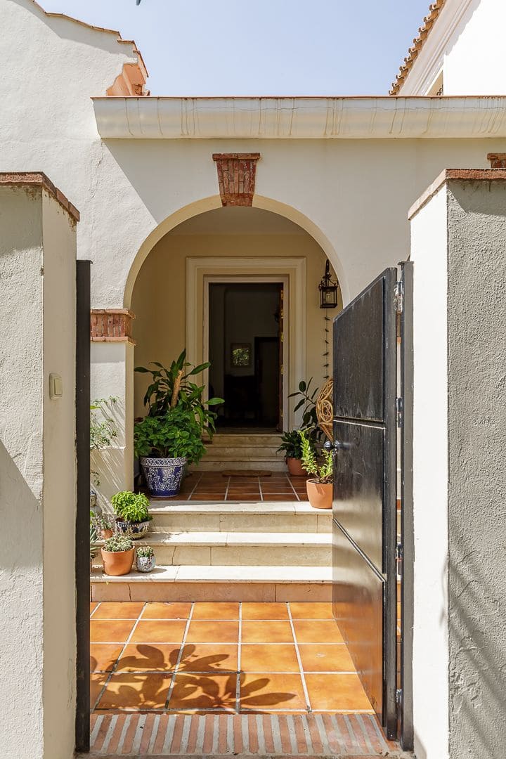 4 slaapkamer Huis te huur in Malaga stad met garage - € 3.350 (Ref: 10007903)