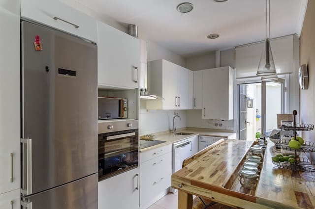 4 slaapkamer Huis te huur in Pedregalejo, Málaga stad - € 3.350 (Ref: 10007903)