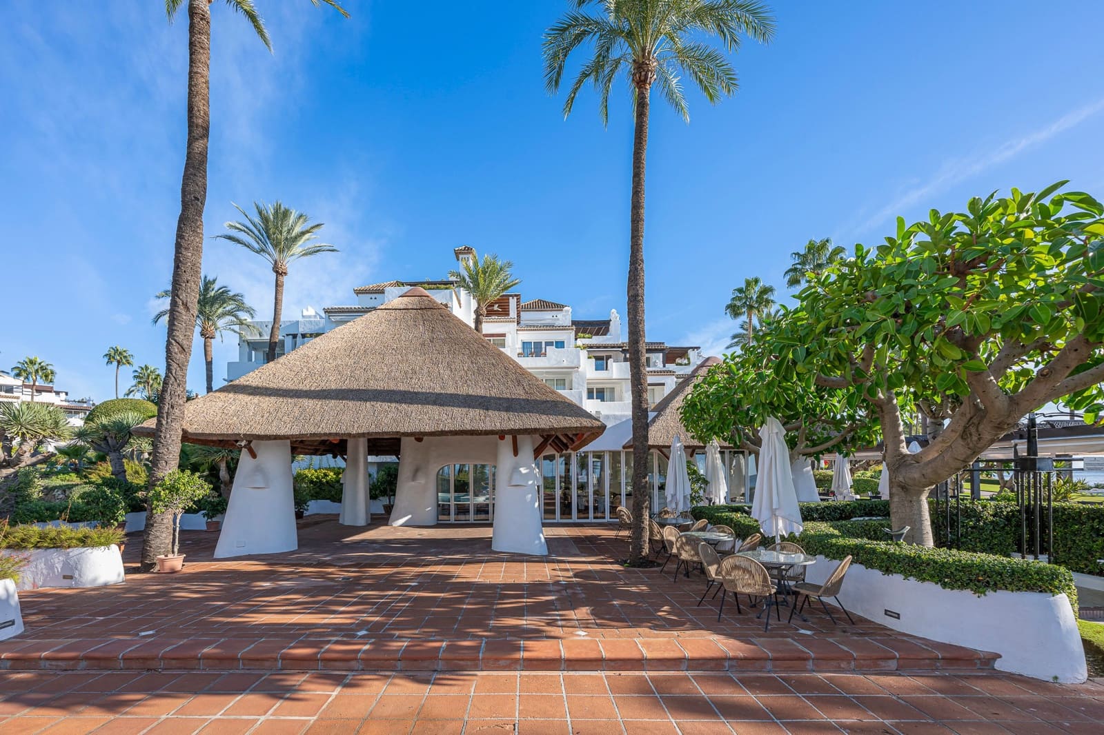 3 bedroom Apartment for sale in Estepona with pool - € 2,995,000 (Ref: 10012552)