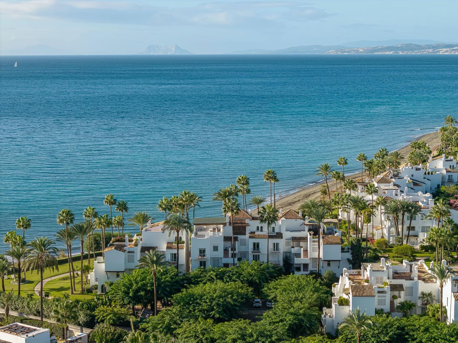 3 bedroom Apartment for sale in Estepona with pool - € 2,995,000 (Ref: 10012552)