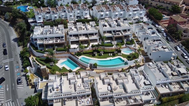 3 quarto Casa em Banda para venda em Lomas De Marbella, Marbella com piscina garagem - 1 590 000 € (Ref: 10019919)