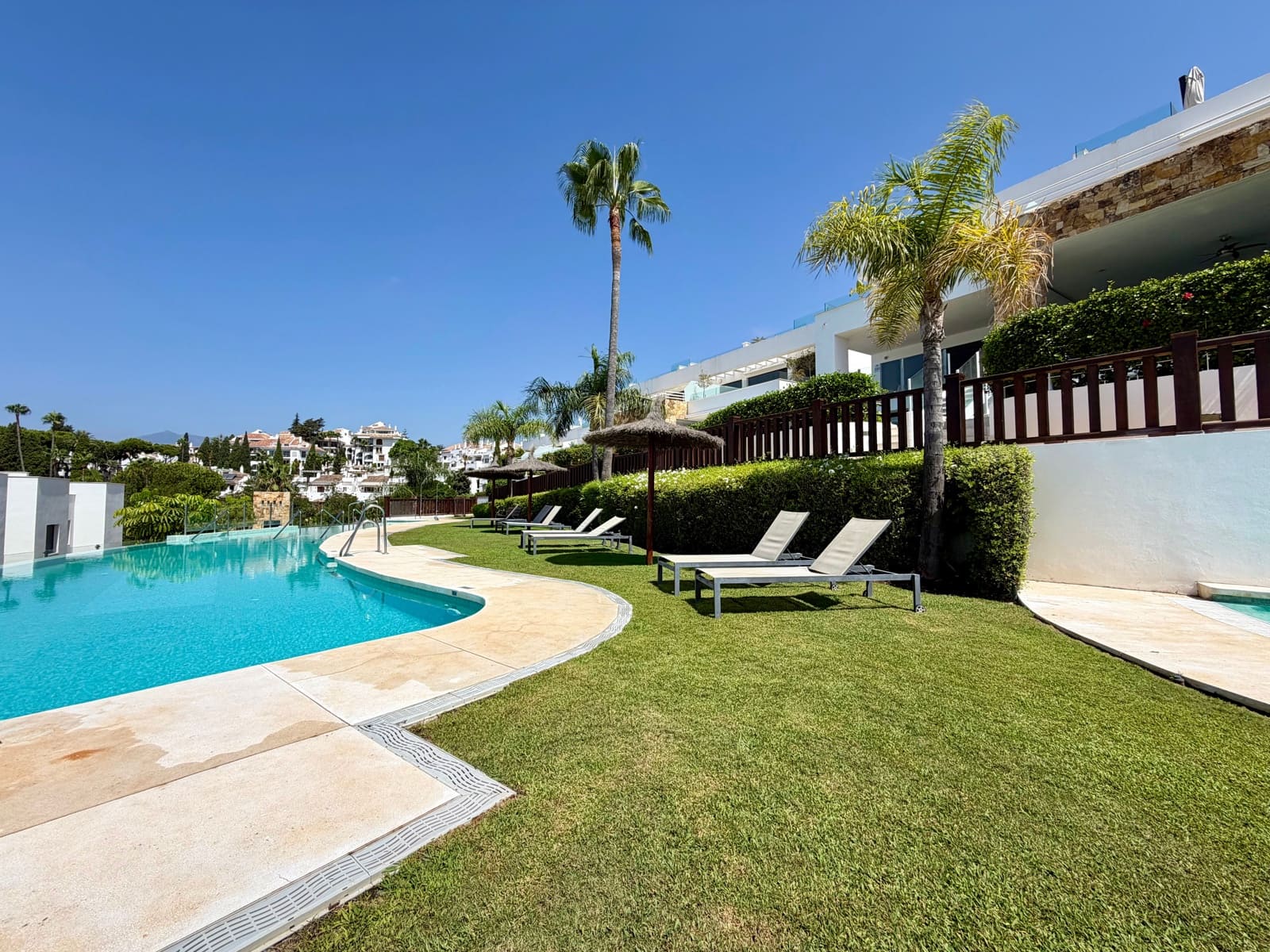 3 quarto Casa em Banda para venda em Marbella com piscina garagem - 1 590 000 € (Ref: 10019919)