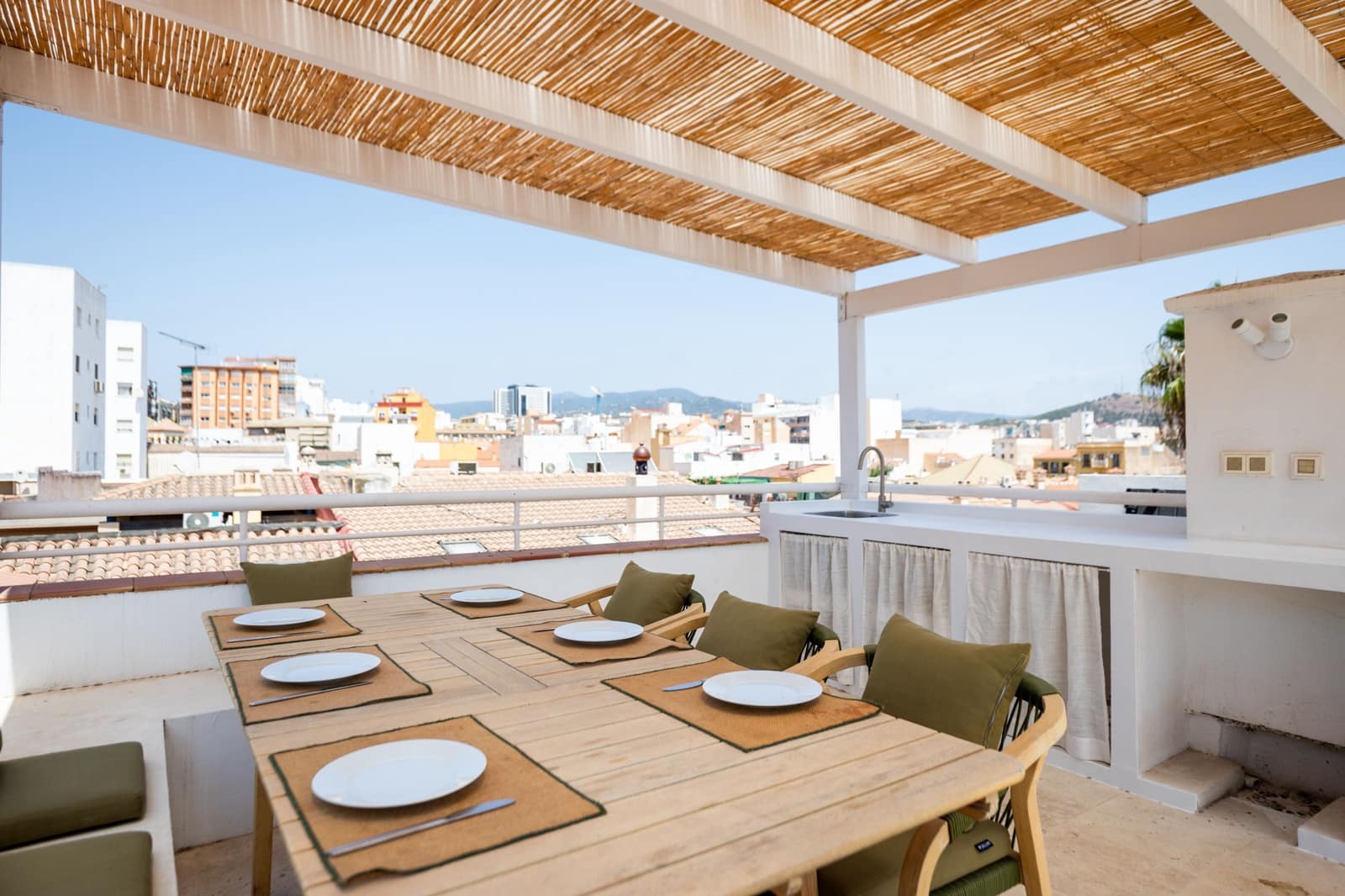 Ático de 4 habitaciones en Málaga ciudad en alquiler - 4.000 € (Ref: 10021502)